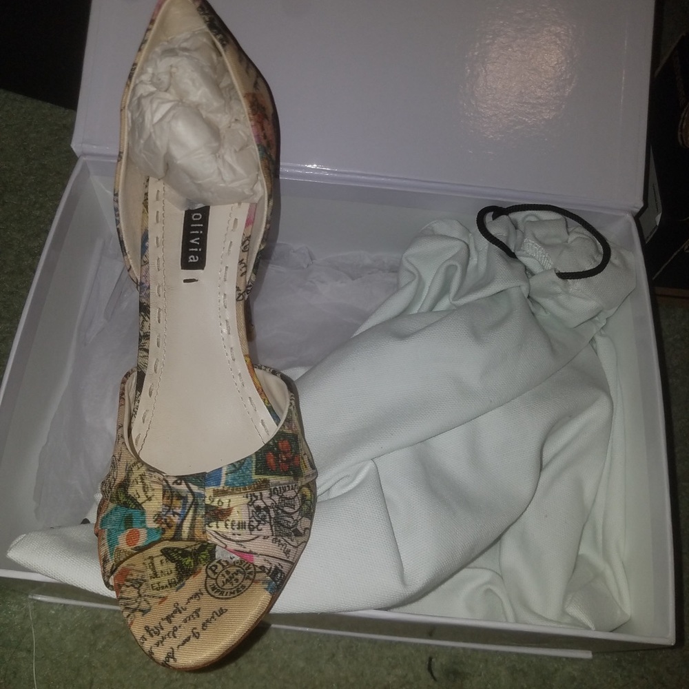 Alice + Olivia women’s size 8.5 postage montage